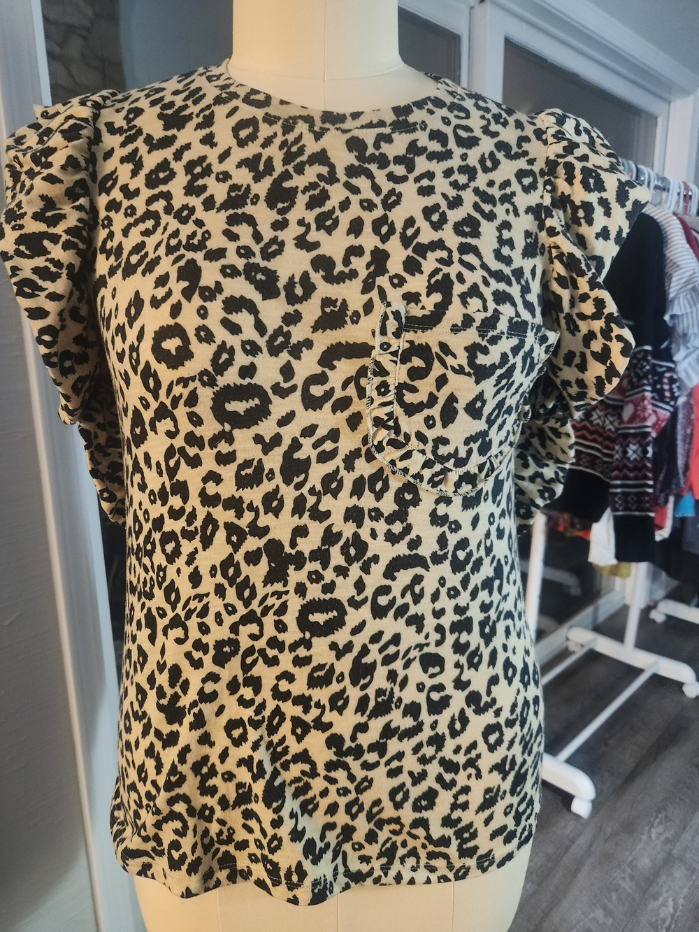 Source Unknown Cream and Black Leopard Print Ruffle Sleeve Blouse